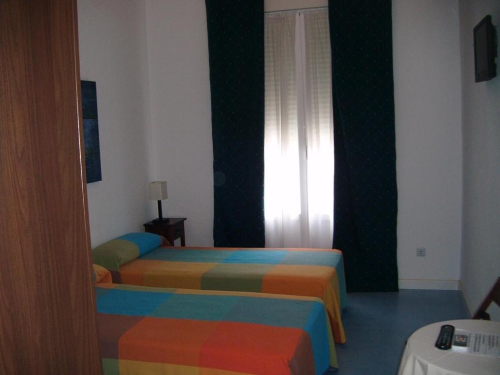 Puerta Del Sol Rooms Μαδρίτη Δωμάτιο φωτογραφία
