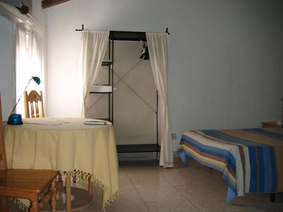 Puerta Del Sol Rooms Μαδρίτη Δωμάτιο φωτογραφία
